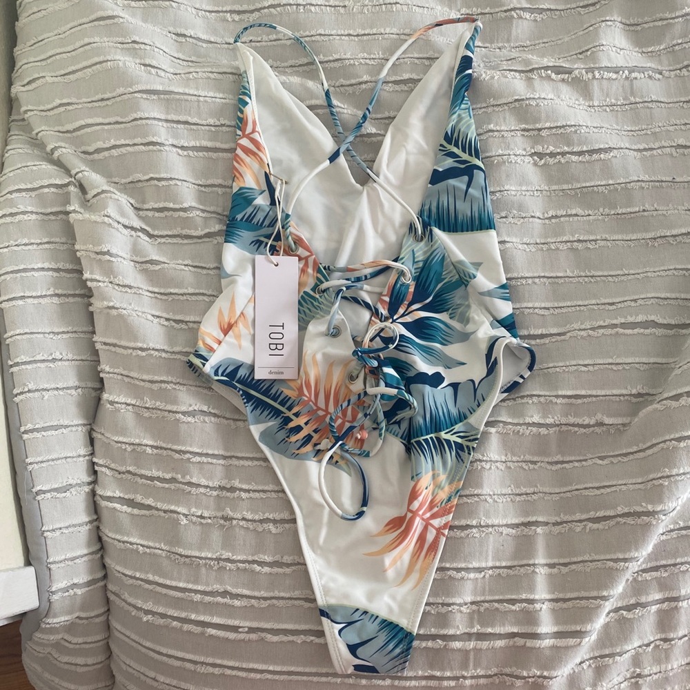 Swimsuit - Picture 2 of 4
